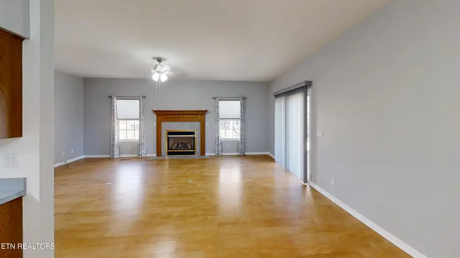 172 Hawthorn Loop, Crossville, TN 38555 - Image #2