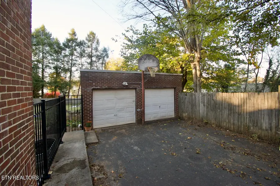 1015 Oak Park Ave, Maryville, TN 37803 - Image #3