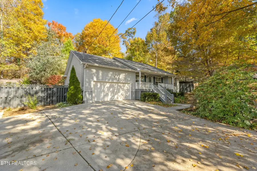 1502 N Courtney Oak Lane, Knoxville, TN 37938 - Image #2