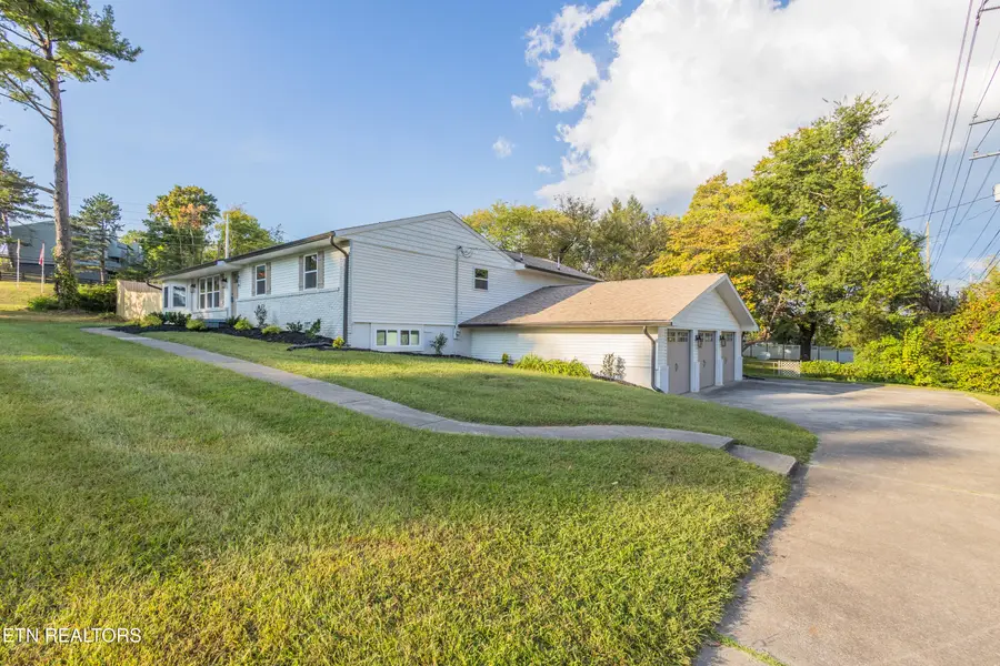 838 Whitehall Rd, Knoxville, TN 37909 - Image #3