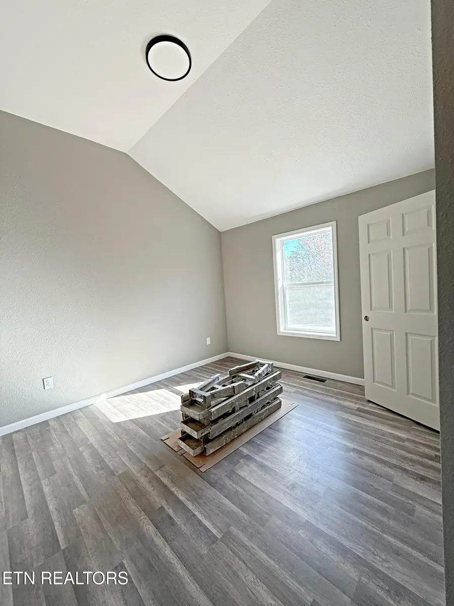 612 W Fir St, Lafollette, TN 37766 - Image #2