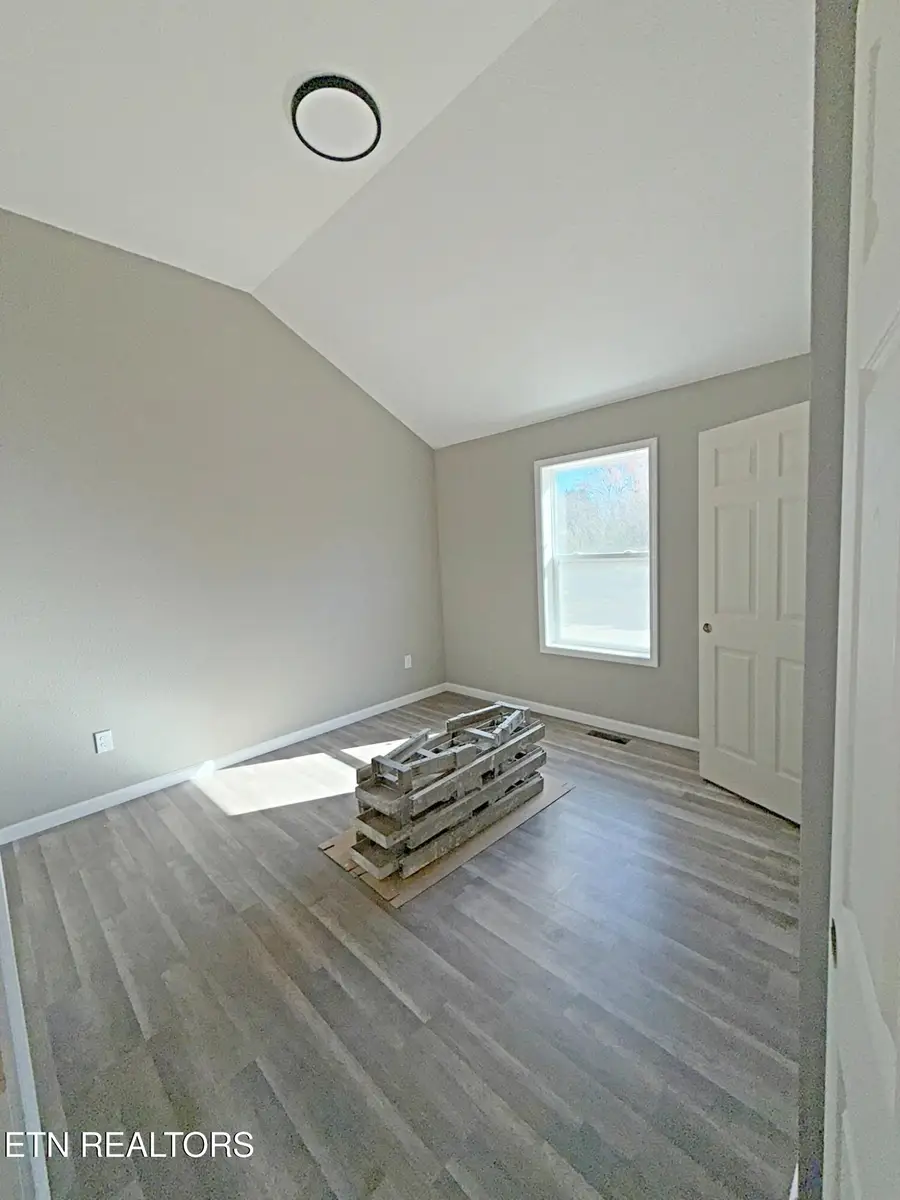 612 W Fir St, Lafollette, TN 37766 - Image #3