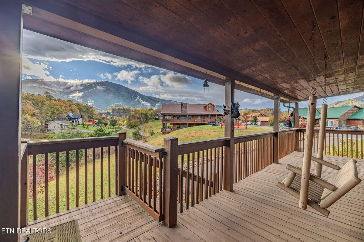 3452 Cove Meadows Dr, Sevierville, TN 37862 - Image #1