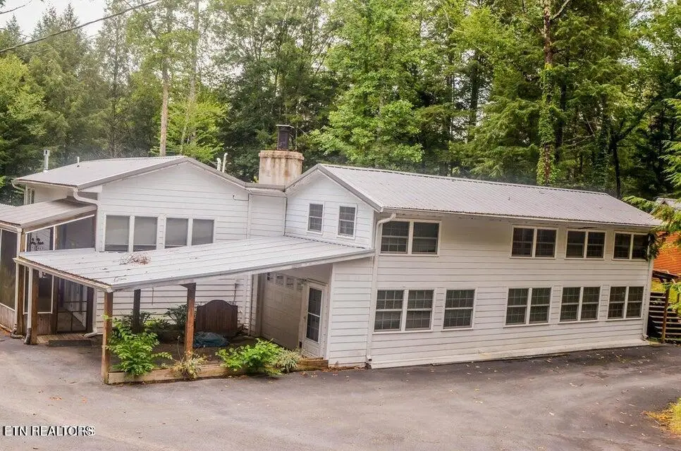 135 White Creek Court, Deer Lodge, TN 37726 - Image #1