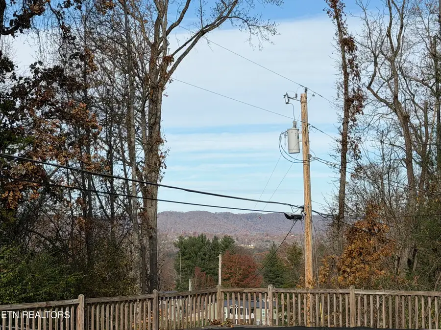 310 Hollifield Drive, Jacksboro, TN 37757 - Image #3