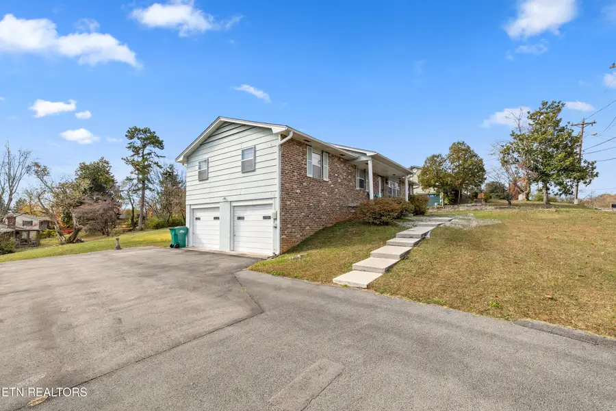 9504 Bob Gray Rd, Knoxville, TN 37923 - Image #2