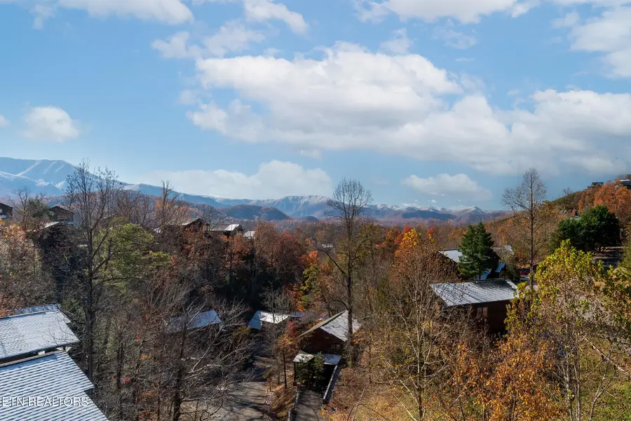 655 Gatlinburg Falls Way, Gatlinburg, TN 37738 - Image #2