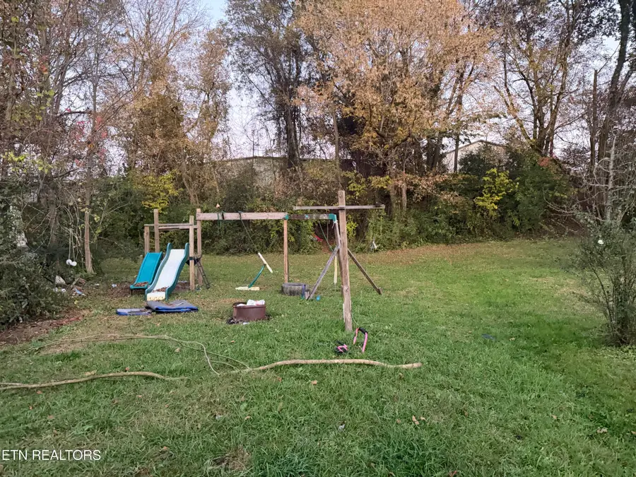 123 Baumgartner Rd, Harriman, TN 37748 - Image #2