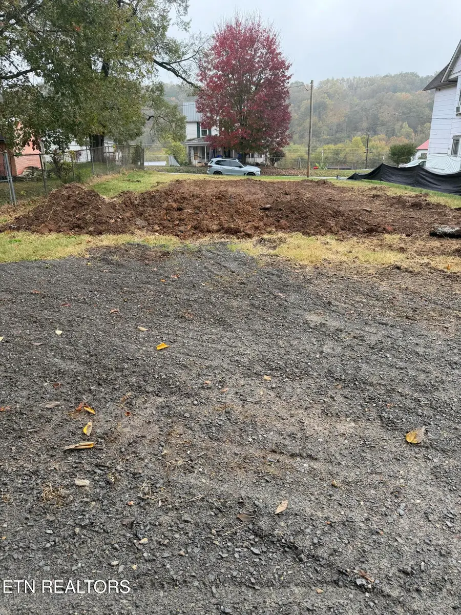 521 Clifty St, Harriman, TN 37748 - Image #2