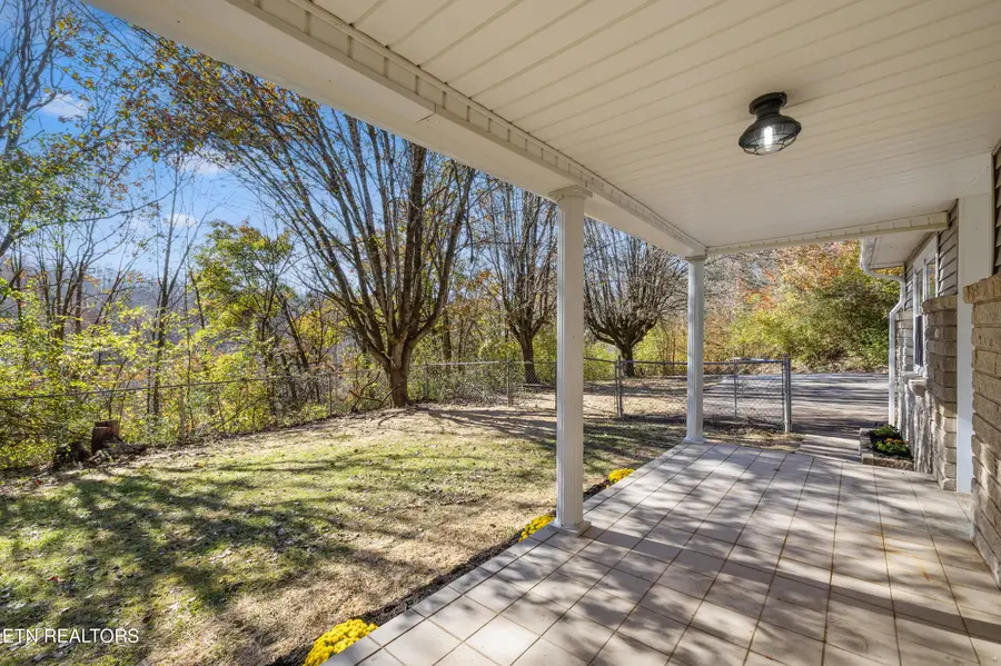 1954 Bluff Rd, Harriman, TN 37748 - Image #2