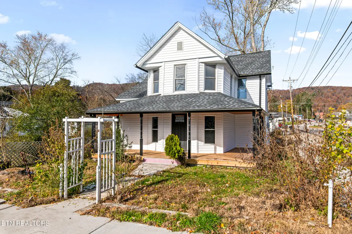 125 N Chamberlain Ave, Rockwood, TN 37854 - Image #1