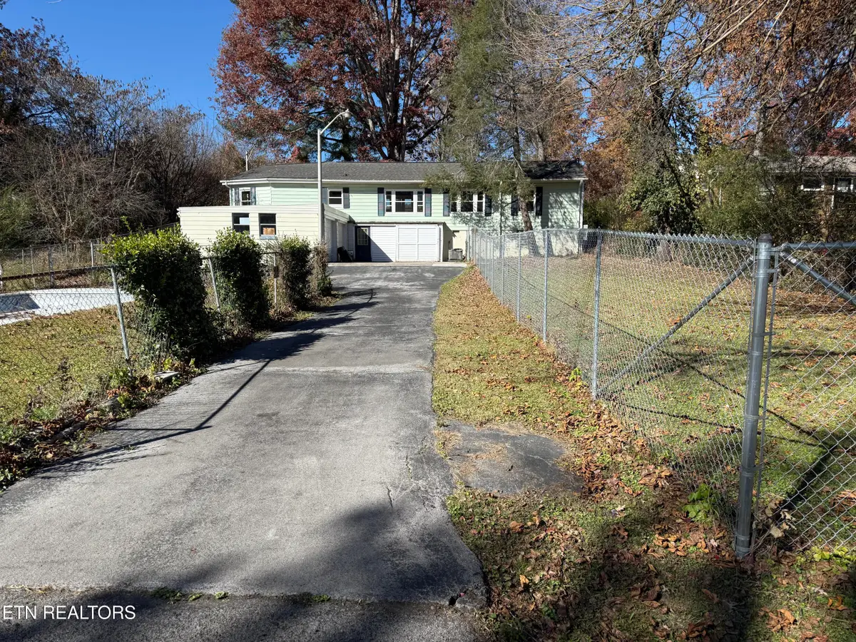 3502 NE Andrew Place, Knoxville, TN 37917 - Image #1