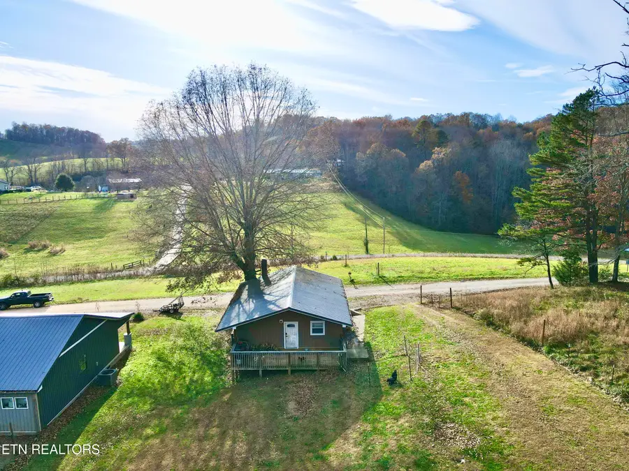 303 Robertson Lane, Speedwell, TN 37870 - Image #2