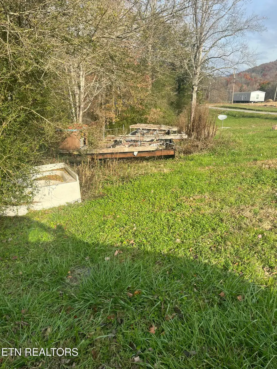 114 E C Noe Rd, Oliver Springs, TN 37840 - Image #2