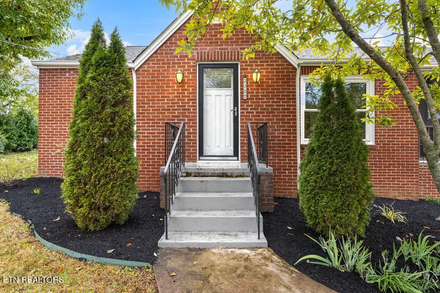 2327 Woodrow Drive, Knoxville, TN 37918 - Image #3
