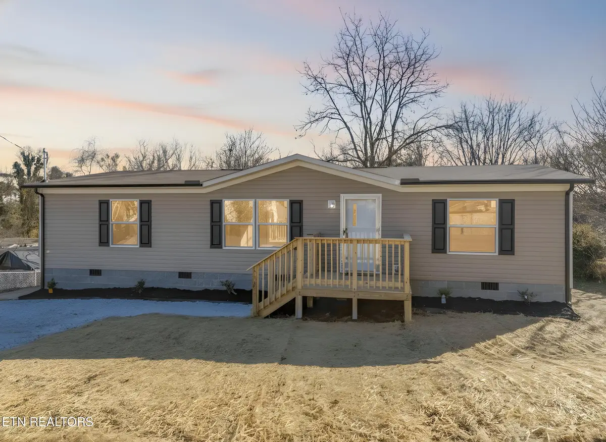 516 Henderson St, Harriman, TN 37748 - Image #1