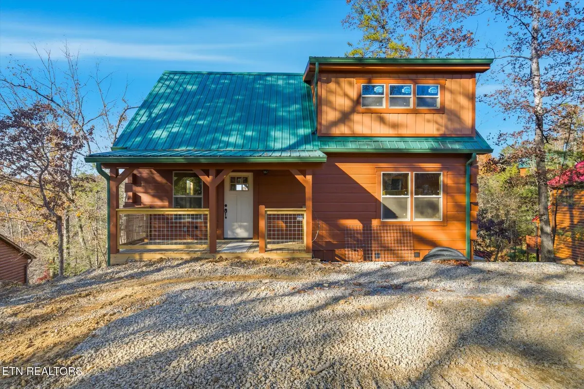 586 Chickasaw Gap Way, Pigeon Forge, TN 37863 - Image #1