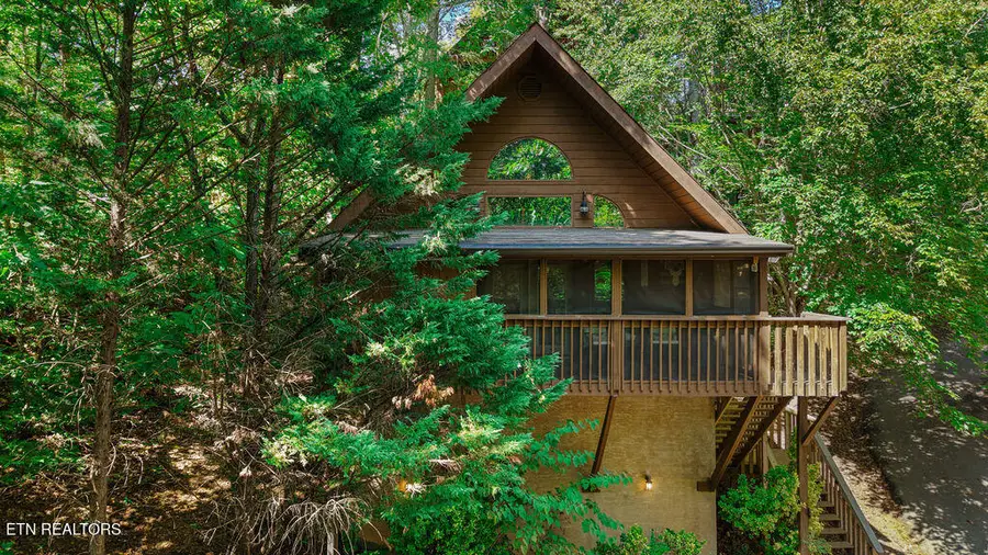 334 Greenwood Way, Pigeon Forge, TN 37863 - Image #2