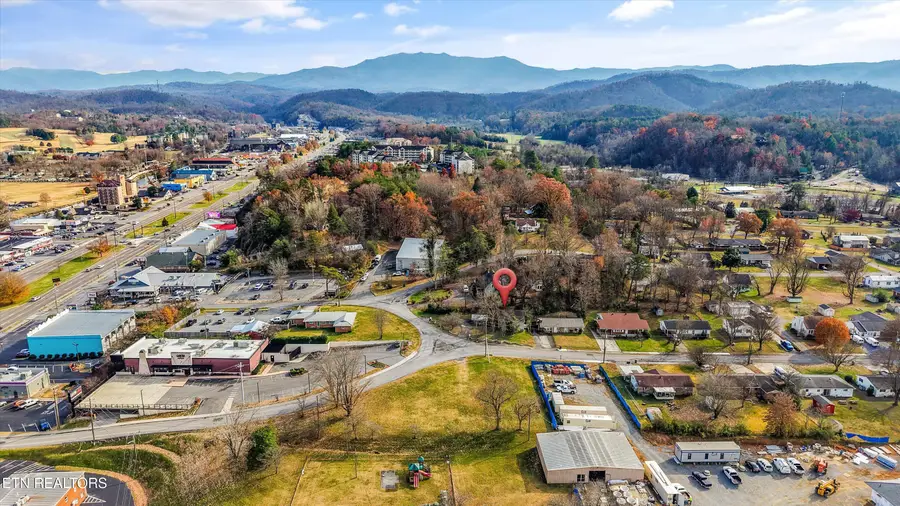 201 Valley Drive, Pigeon Forge, TN 37863 - Image #2