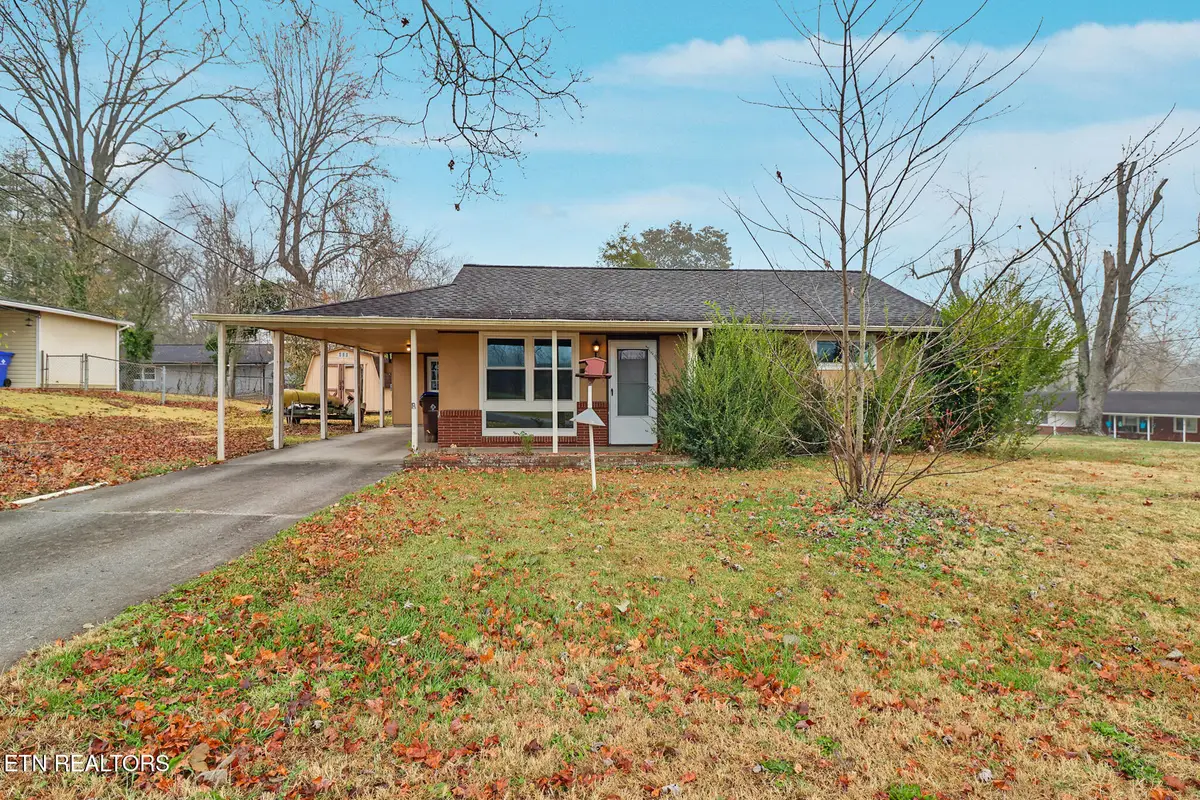 102 E Bryn Mawr Circle, Oak Ridge, TN 37830 - Image #1
