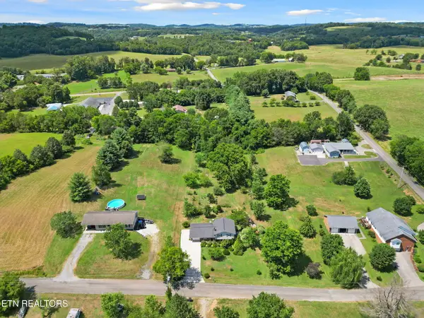 412 George Washington Drive, Dandridge, TN 37725