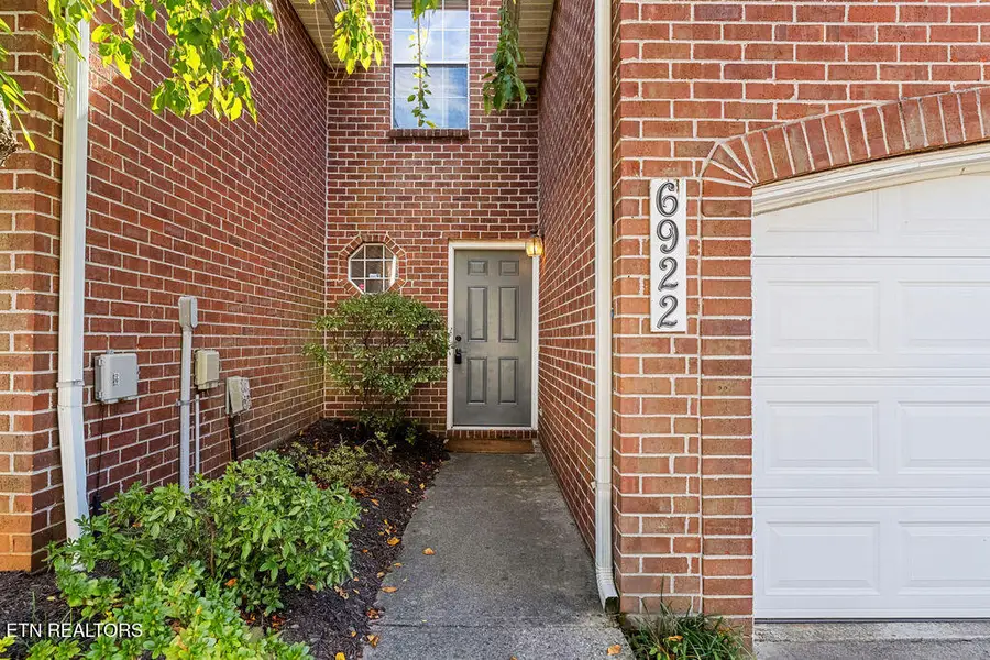 6922 Pemmbrooke Shire Lane, Knoxville, TN 37909 - Image #2