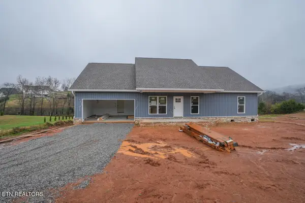 5211 N Wildwood Rd, Maryville, TN 37804