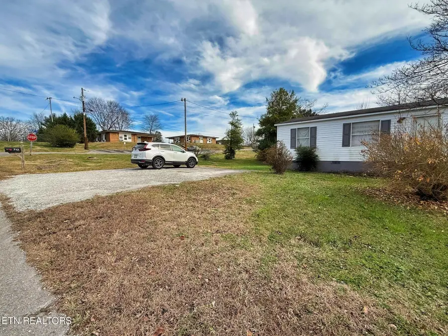712 E Fir St, Lafollette, TN 37766 - Image #2