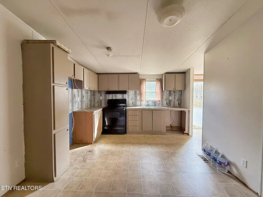 712 E Fir St, Lafollette, TN 37766 - Image #3