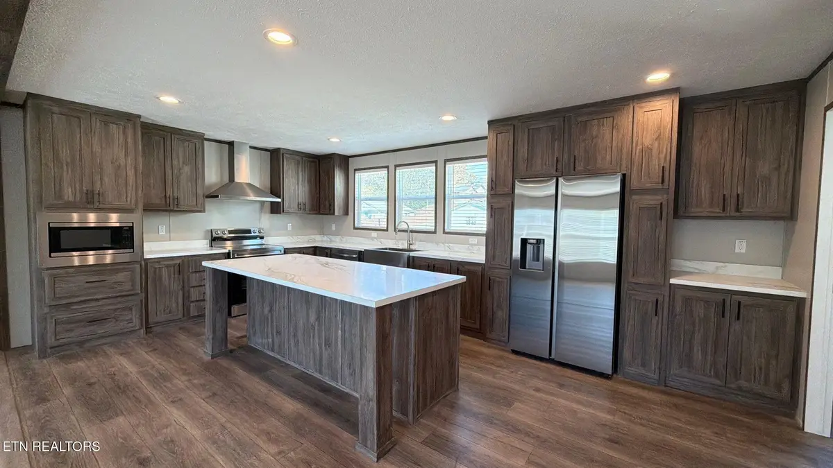 725 Siluria St, Harriman, TN 37748 - Image #1