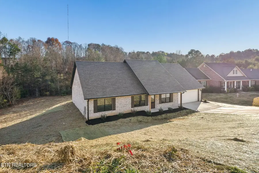 370 Flora Drive, Lenoir City, TN 37771 - Image #2