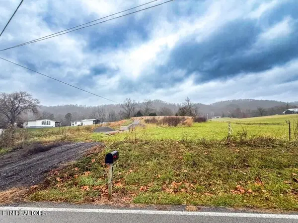 2015 Tater Valley Rd, Washburn, TN 37888