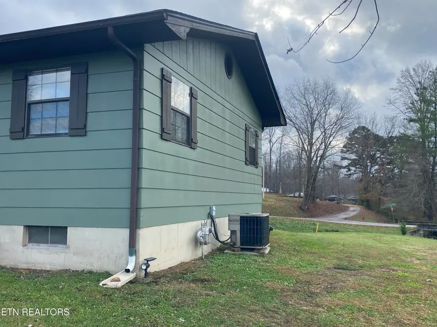 332 Slaven Lane, Oneida, TN 37841 - Image #3