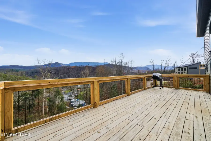 650 Ridge Top Loop, Gatlinburg, TN 37738 - Image #2