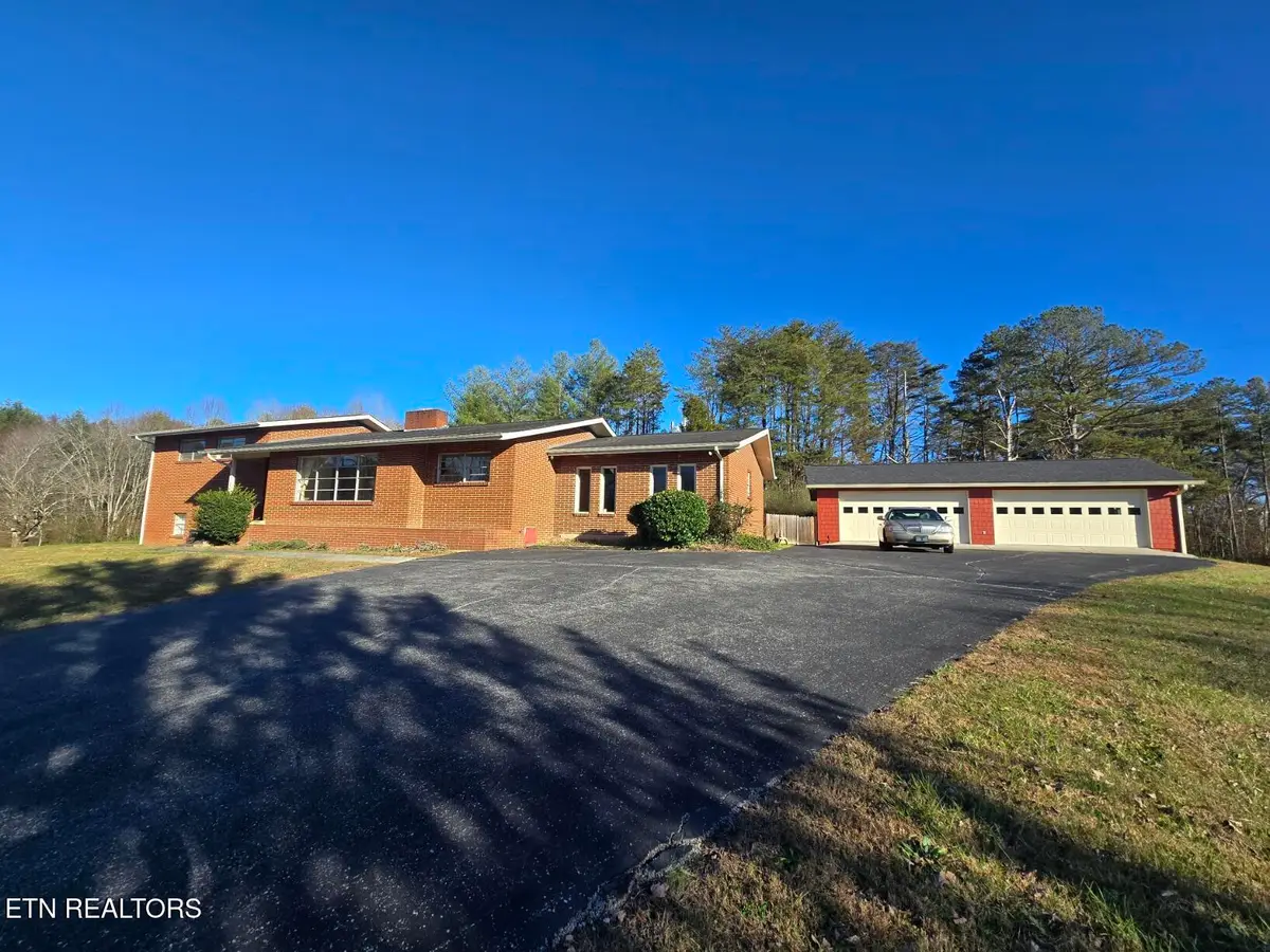 1733 Knoxville Hwy, Wartburg, TN 37887 - Image #1