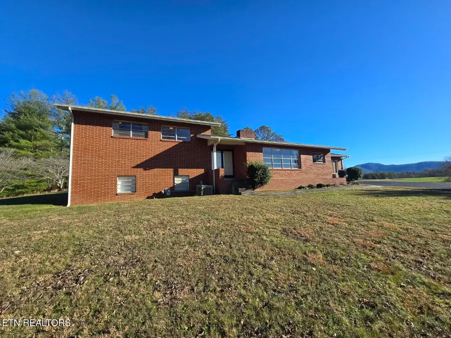 1733 Knoxville Hwy, Wartburg, TN 37887 - Image #2