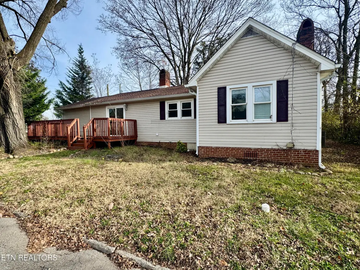 101 E Maire Ave, Clinton, TN 37716 - Image #1