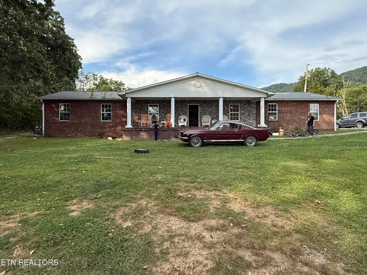 365 Young Lane, Tazewell, TN 37879 - Image #1