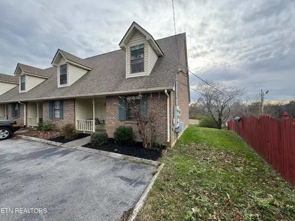 9001 Fountain Brook Lane, Knoxville, TN 37923