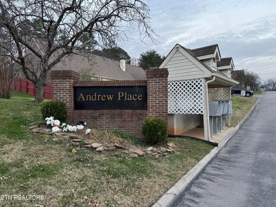 9001 Fountain Brook Lane, Knoxville, TN 37923 - Image #2