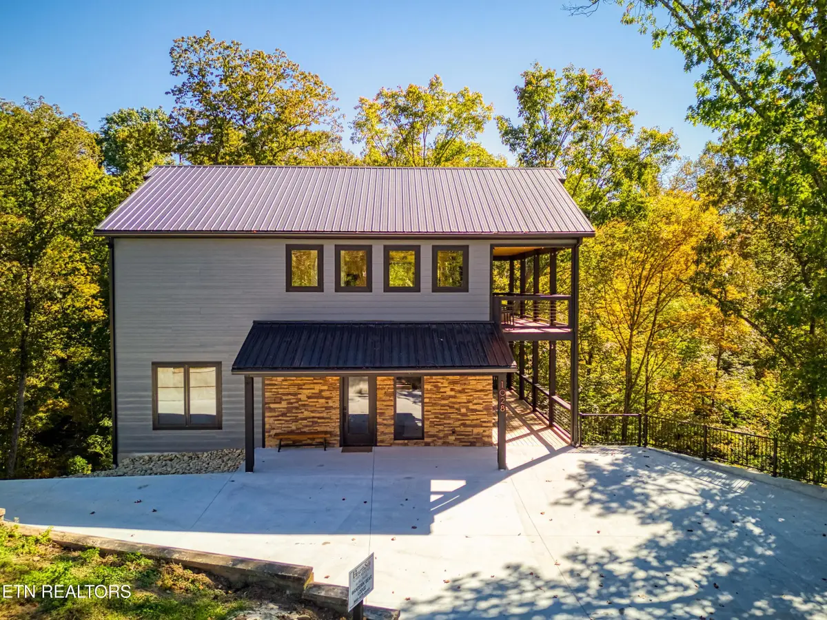 1028 Old Cartertown Road Rd, Gatlinburg, TN 37738 - Image #1