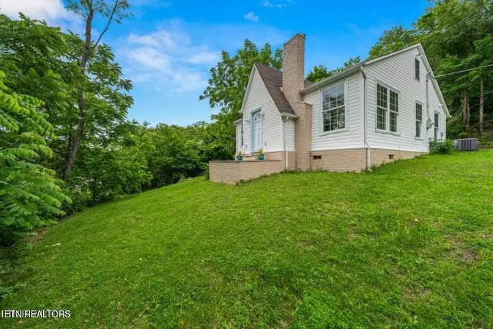 739 W Main St, Sevierville, TN 37862 - Image #1