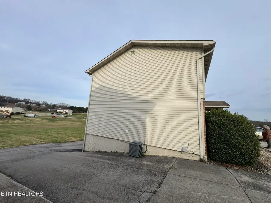 1922 Topside Rd, Louisville, TN 37777 - Image #3