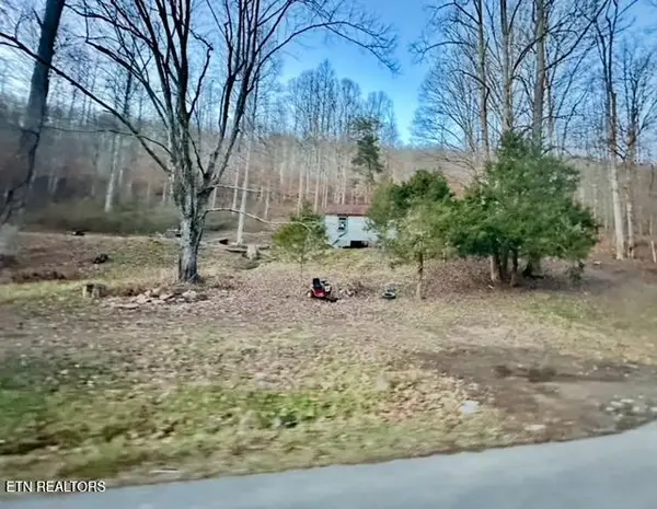 921 Valley Spring Rd, Rose Hill, VA 24281