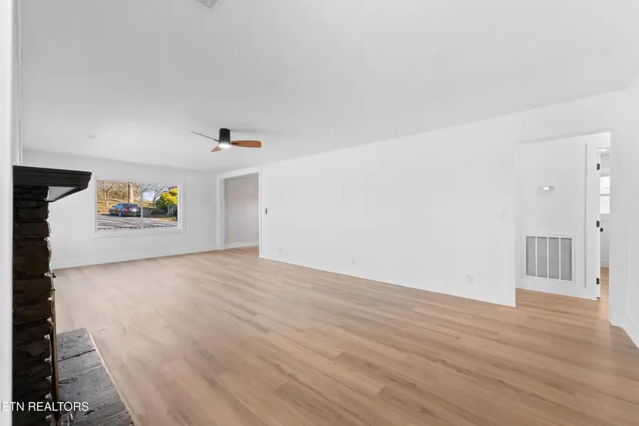 704 W Emory Rd, Powell, TN 37849 - Image #3