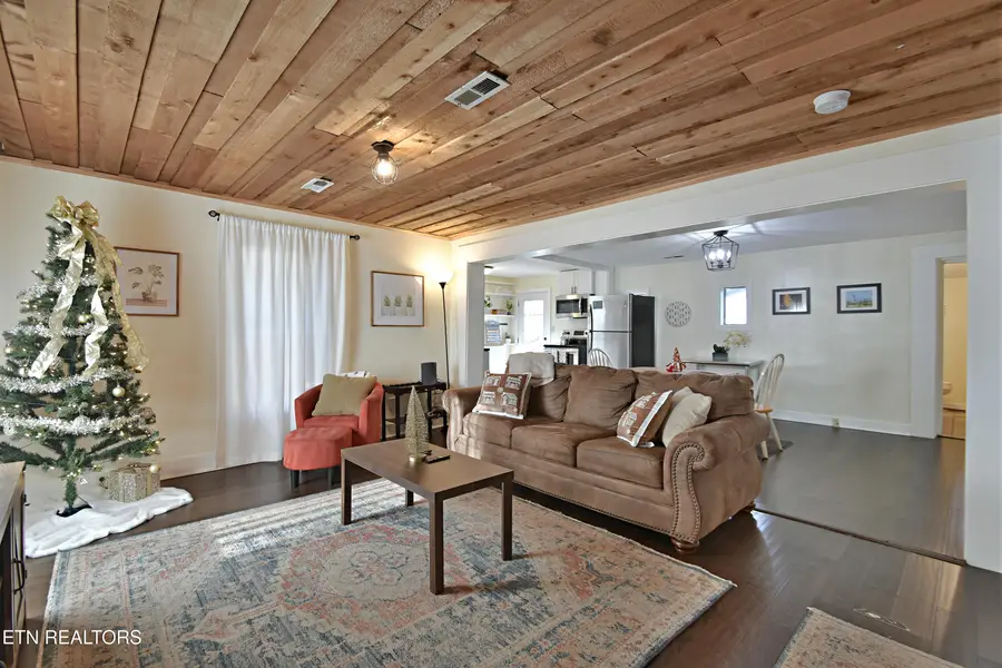 1609 Duncan Rd, Knoxville, TN 37919 - Image #2