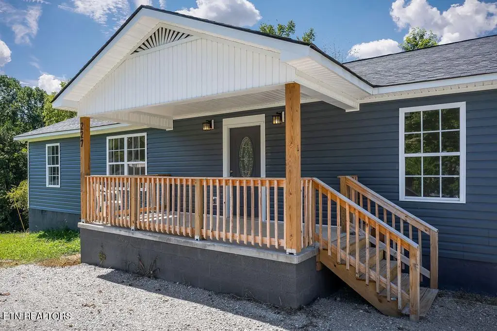 227 Oakwood Street St, Sparta, TN 38583 - Image #1