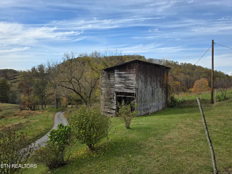 227 Elihu Rd, Sneedville, TN 37869 - Image #2