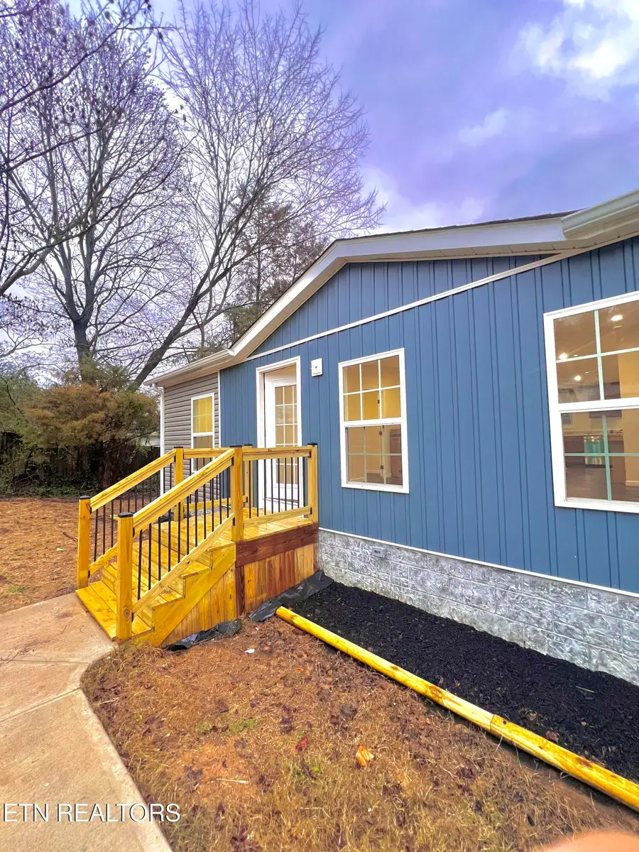 425 Abbott Rd, Lenoir City, TN 37771 - Image #2