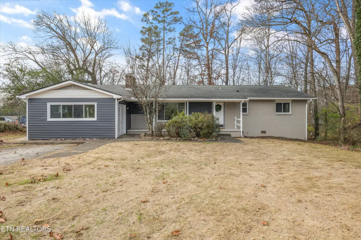 5817 Stoneleigh Rd, Knoxville, TN 37912 - Image #1